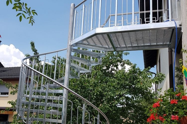 Innen- und Außentreppen aus Metall in verschiedensten Varianten